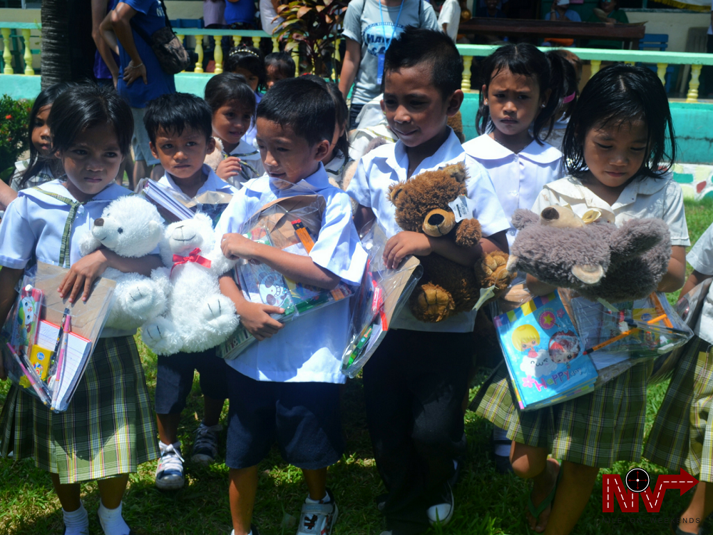 Nile with Team Mahalo in Sicogon Outreach Program